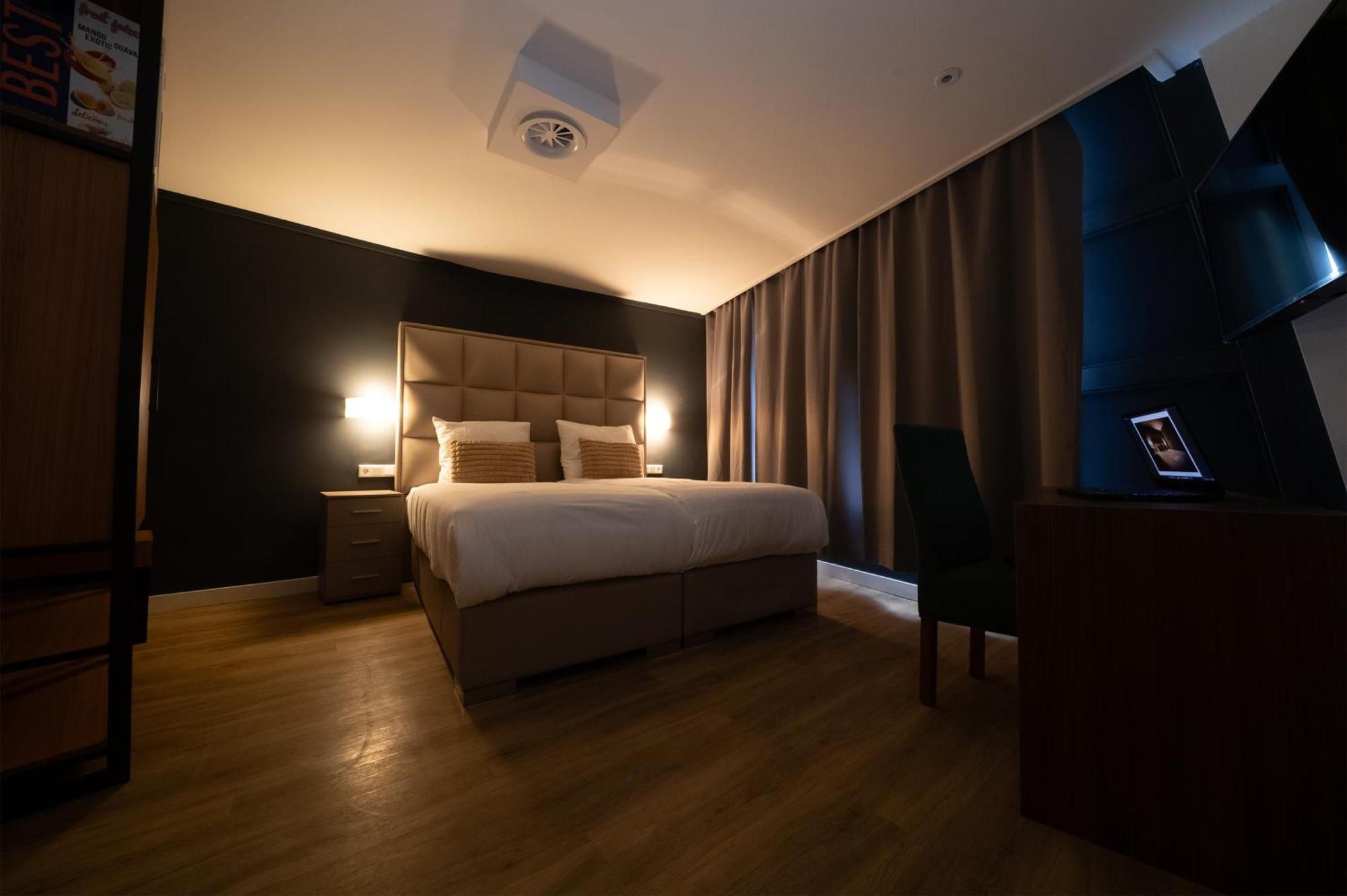 Ma Airport Hotel Hoofddorp Exteriör bild