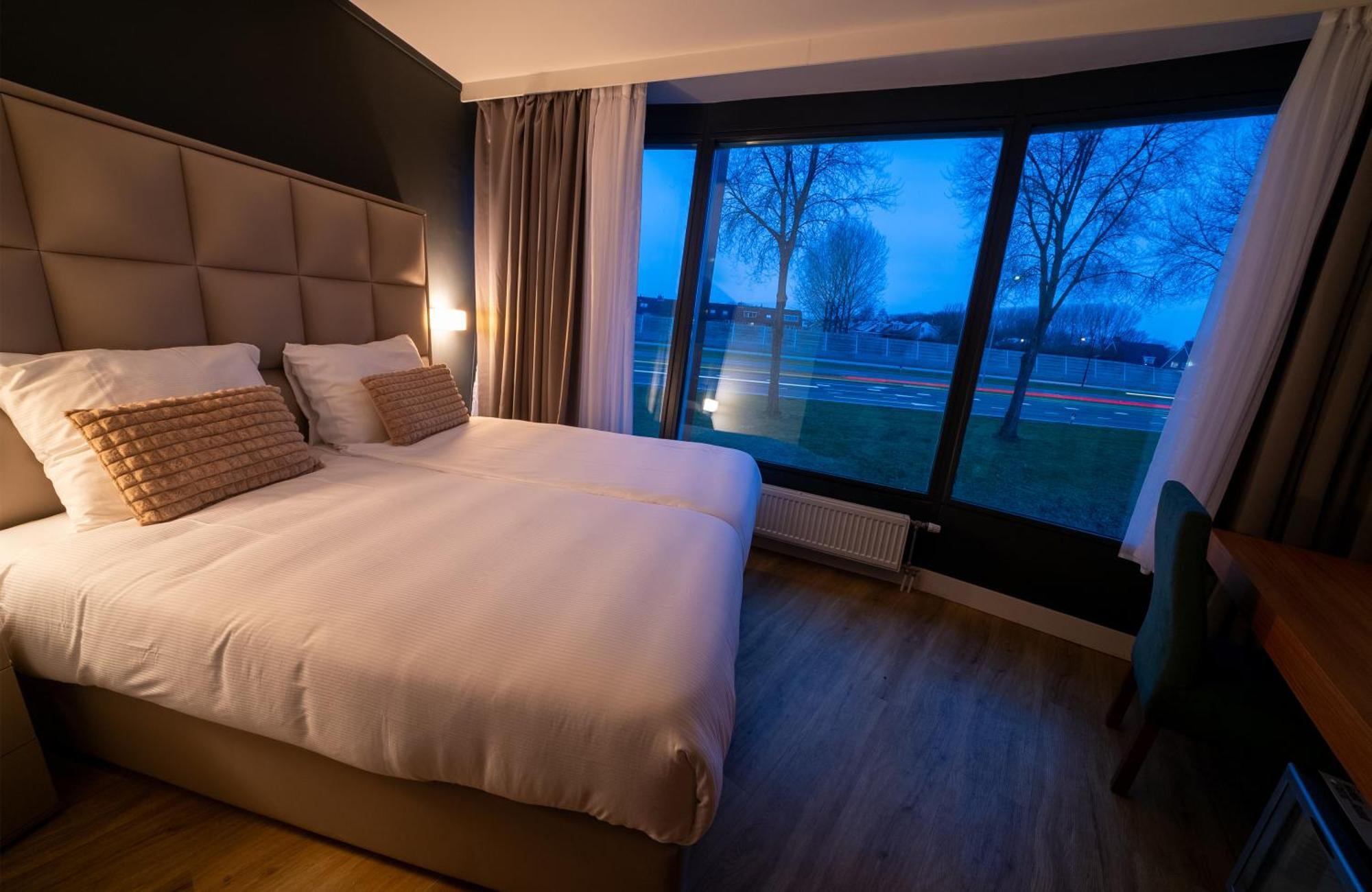 Ma Airport Hotel Hoofddorp Exteriör bild