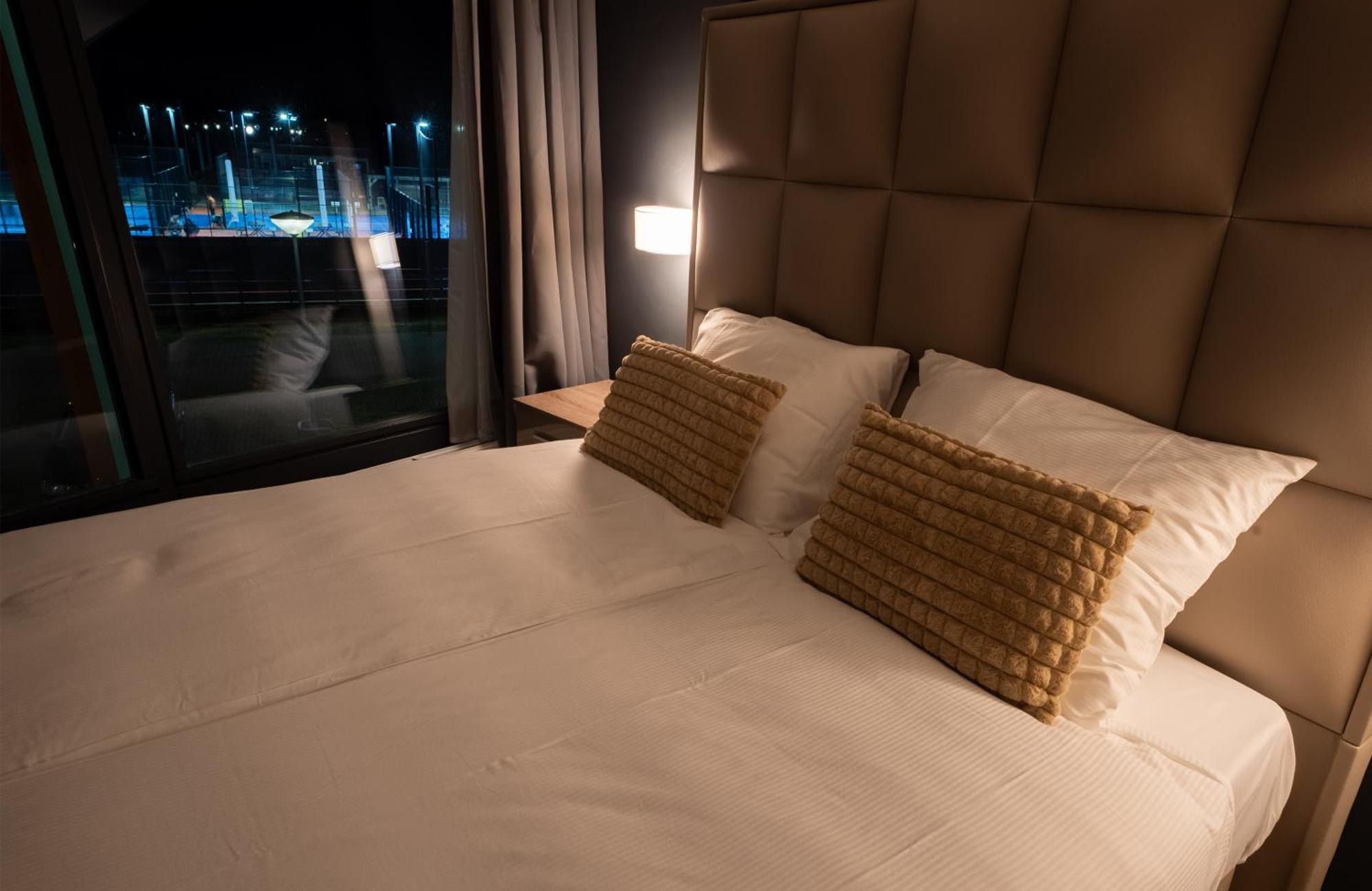 Ma Airport Hotel Hoofddorp Exteriör bild