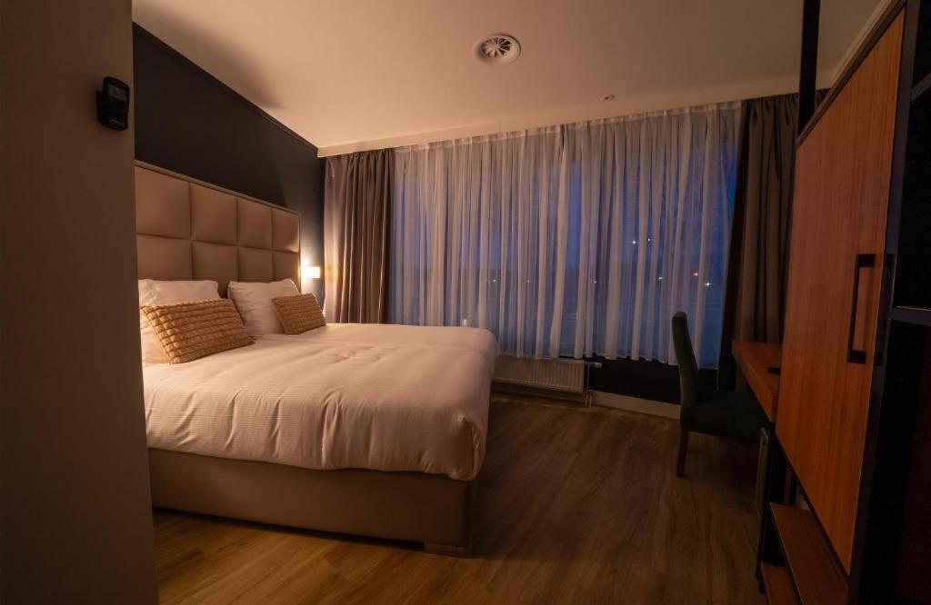 Ma Airport Hotel Hoofddorp Exteriör bild